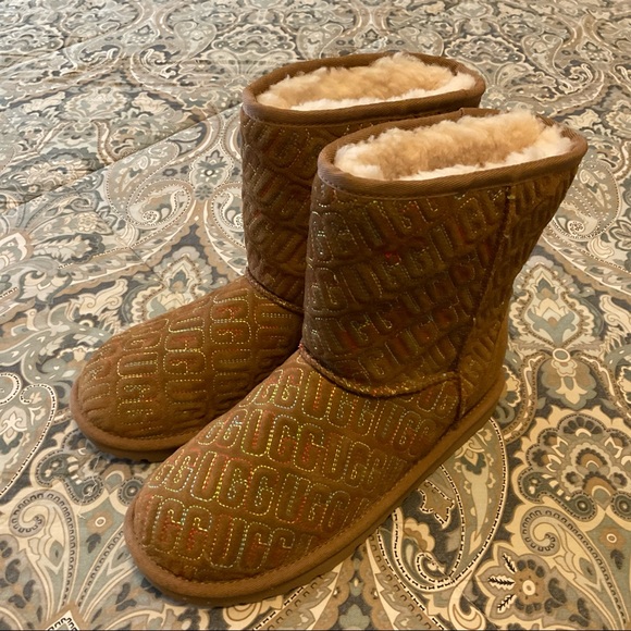 NWT UGG Classic II Graphic Boots Kids Sz 6 - Picture 8 of 16